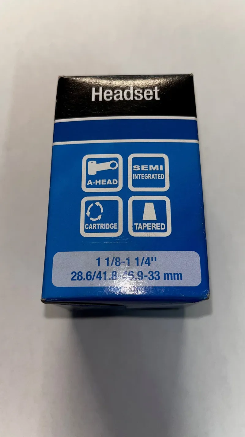 XLC Integrated Headset 11/8 -11/4 HS-i06 Black-1